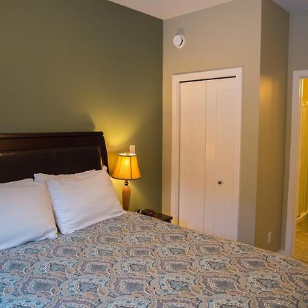 Downtown Whitehorse Deluxe 2 Bedroom Condo מראה חיצוני תמונה
