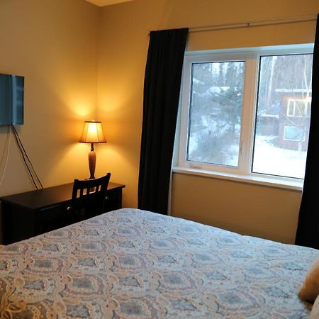 Downtown Whitehorse Deluxe 2 Bedroom Condo מראה חיצוני תמונה