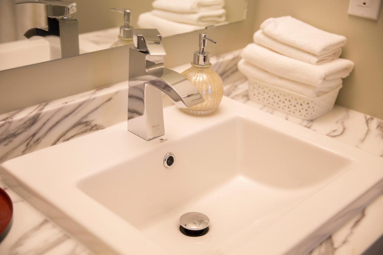 Downtown Whitehorse Deluxe 2 Bedroom Condo מראה חיצוני תמונה