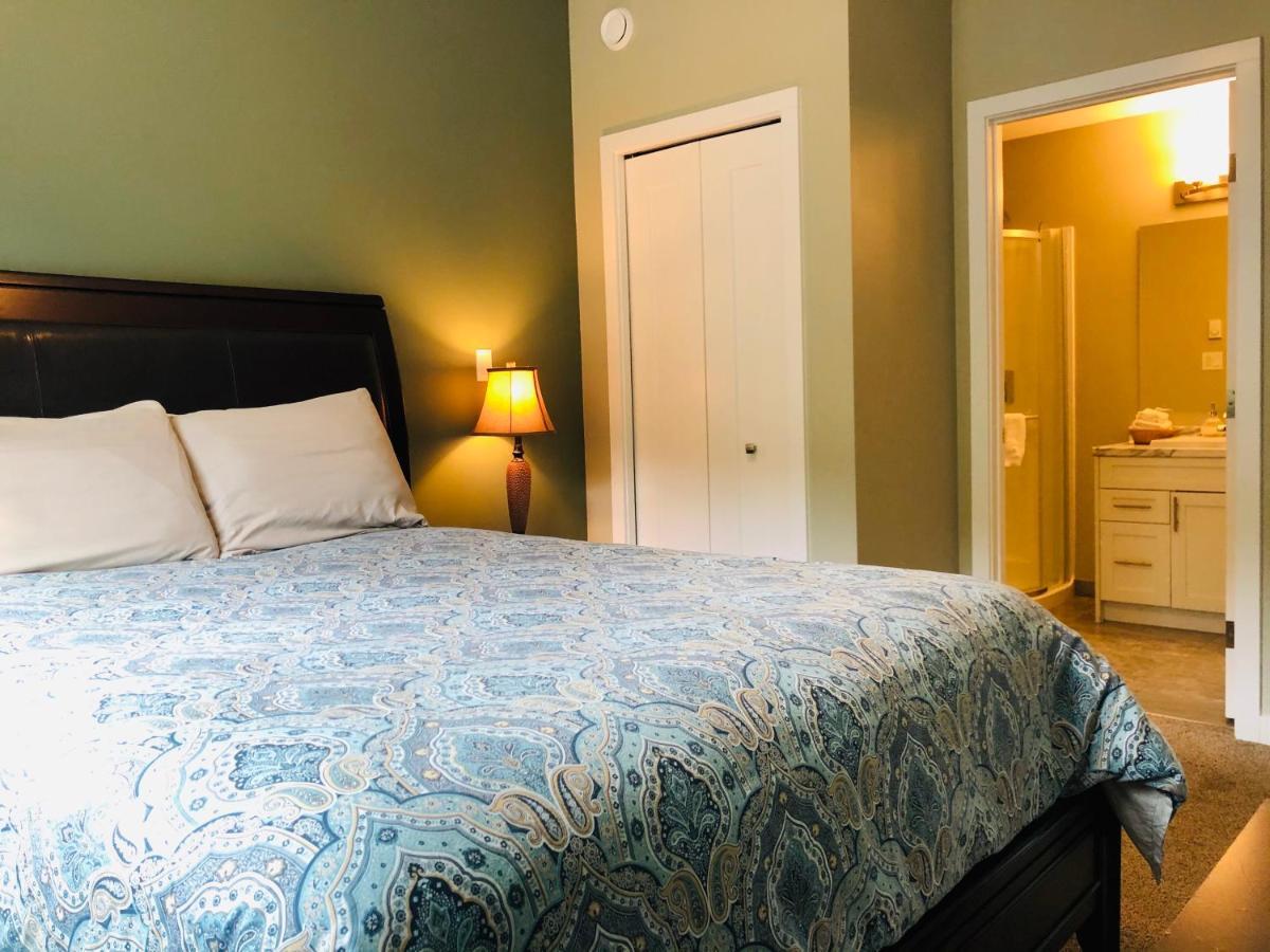 Downtown Whitehorse Deluxe 2 Bedroom Condo מראה חיצוני תמונה