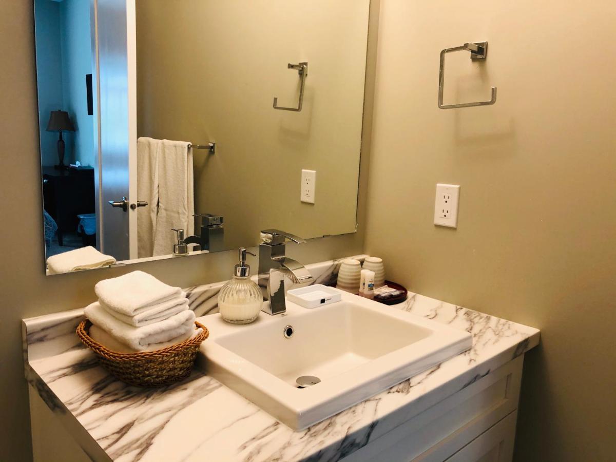 Downtown Whitehorse Deluxe 2 Bedroom Condo מראה חיצוני תמונה